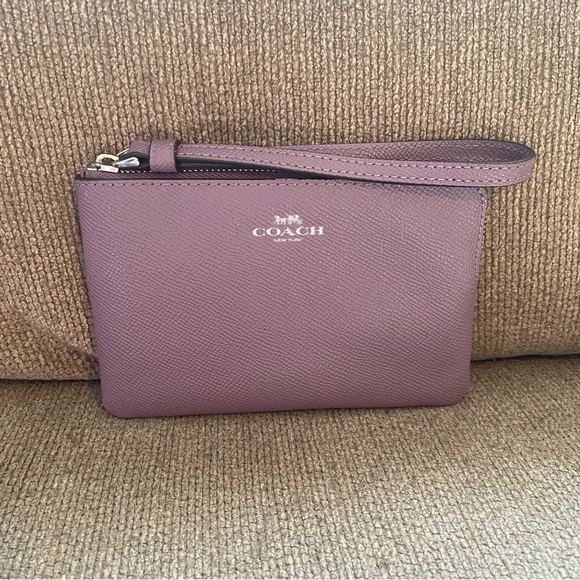 COACH leather wristlet NWT Amethyst color - Picture 1 of 9